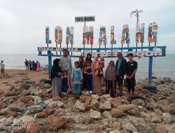 Pantai Lon Malang Menjadi Favorit Marga Syamlan Berlibur