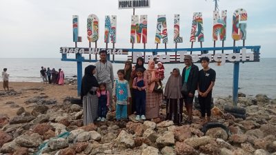 Pantai Lon Malang Menjadi Favorit Marga Syamlan Berlibur