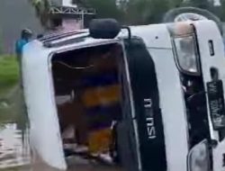 Mobil Bus Mini Yang Terguling Di Banyuates Ternyata Berisi Rokok Elegal