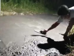 Jalan Ini Susah di Lewati, Akhirnya Dengan Inisiatif Warga Bangun Jalan  Rabat Beton