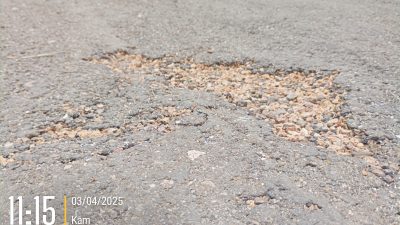 Baru SeUmur Jagung Proyek Pengaspalan Di Desa Tagangser Laok Sudah Terkelupas