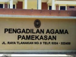 Pengantar Pemohon Menunggu di Luar Pagar, P A Pamekasan Tuai Protes