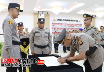 Pimpin Sertijab Sejumlah Pejabat Utama Polres dan Kapolsek Jajaran, Kapolres Ketapang Tekankan Peningkatan Pelayanan Kepada Masyarakat