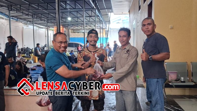 Semangat Berbagai Di Idhul Adha, UPP Kelas II Luwuk, Salurkan Daging Qurban Kepada Ratusan Warga