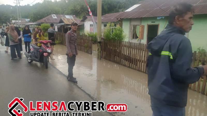 Polsek Balantak Pantau dan Evakuasi Warga Terdampak Banjir di Dua Kelurahan