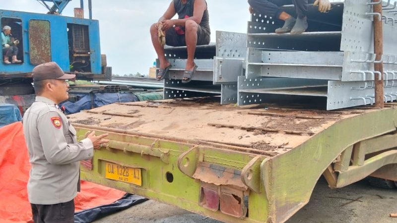 Jaga Keamanan Kawasan Pelabuhan, Personel Polsek Sampaikan Pesan Kamtibmas dan Utamakan Keselamatan Kerja