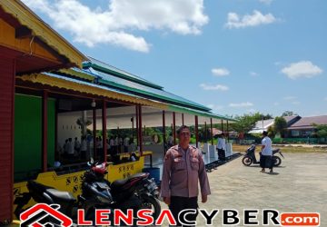 Polsek Sungai Tebelian Berikan Pengamanan Sholat Jumat, Jamaah Diimbau Waspadai Keamanan Kendaraan