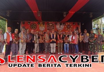 ​Bupati Alexander Wilyo Resmi Buka Gawai Dayak Bebantant Polas Laman ke-3 dan Resmikan Kantor Desa Bengaras