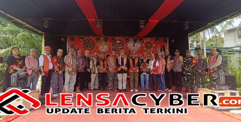 ​Bupati Alexander Wilyo Resmi Buka Gawai Dayak Bebantant Polas Laman ke-3 dan Resmikan Kantor Desa Bengaras