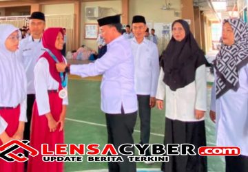 Pelaksanaan MATAMUDA 2026, Kepala MTsN 1 Banggai Beri Bonus kepada Siswa Berprestasi Tingkat Provinsi Sulawesi Tengah