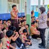 Haru! Polisi Naik Perahu Demi Menjangkau Pelajar Pulau Sebesi, Sampaikan Pesan Anti Narkoba dan Bullying ‎