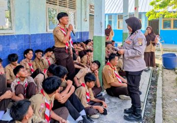 Haru! Polisi Naik Perahu Demi Menjangkau Pelajar Pulau Sebesi, Sampaikan Pesan Anti Narkoba dan Bullying ‎