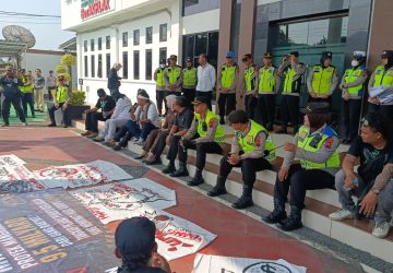 Ratusan Massa Geruduk Kejari Purworejo, Aliansi Masyarakat Tuntut Transparansi Penanganan Kasus Mini Zoo