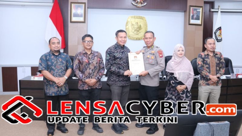 Kawal Demokrasi Berkualitas, Polda Kalbar Hadiri Pleno Pemutakhiran Data Pemilih Semester I 2026