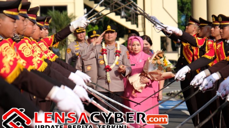 Farewell and Welcome Parade Kapolda Kalbar, Irjen Pol. Alberd Teddy Benhard Sianipar Resmi Lanjutkan Kepemimpinan