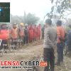Polsek Matan Hilir Utara Bersama Manggala Agni dan Warga Lakukan Pemadaman Kebakaran Lahan di Desa Sungai Putri