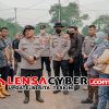 Turun Langsung! Kapolda Kalbar Ikut Padamkan Api di Dua Titik Karhutla Kubu Raya