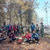 Sinergi Lintas Elemen,KPH, Koramil, dan Pokdarwis Desa Sinar Kuri Berjibaku Padamkan Karhutla di Bukit Kuri dan Bukong