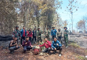 Sinergi Lintas Elemen,KPH, Koramil, dan Pokdarwis Desa Sinar Kuri Berjibaku Padamkan Karhutla di Bukit Kuri dan Bukong