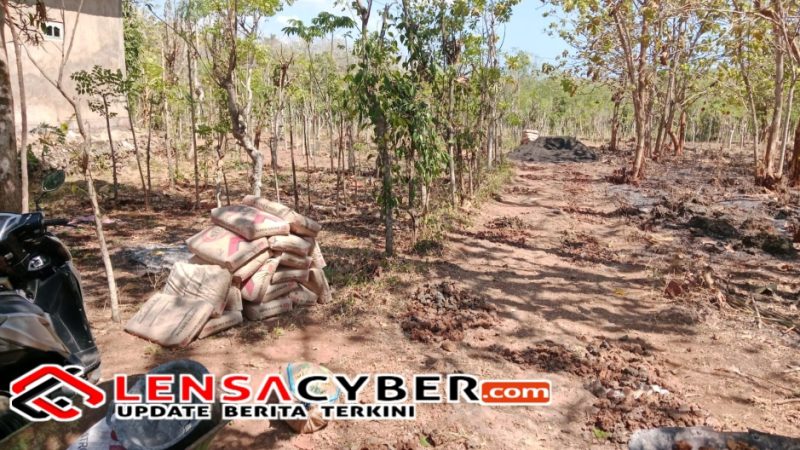 Ironis! Warga Patungan Perbaiki Jalan, Pengelolaan Dana Desa Sokobanah Diminta Diaudit