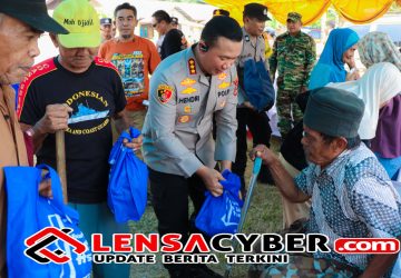 Kapolresta Banggai Bersama BTOF Overland Luwuk Bagikan 30 Paket Bansos untuk Warga Lamala
