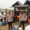 Polres Ketapang Dukung Penyaluran 12 Ribu Liter Air Bersih, 117 KK Terima Bantuan