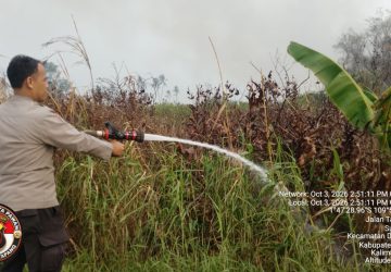 Gerak Cepat Tangani Karhutla Di Sukabangun Dalam, Polres Ketapang Bersama Damkar Berhasil Padamkan Api