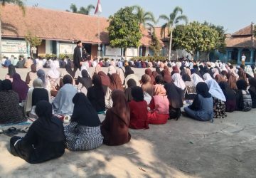 Tak Sekadar Belajar di Kelas, SMPN 2 Kroya Sentuh Hati Siswa Lewat Peringatan Hari Santri