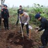 Kapolda Kalbar Tanam 115 Pohon di SMAN 04 Sungai Raya melalui Program Green Policing