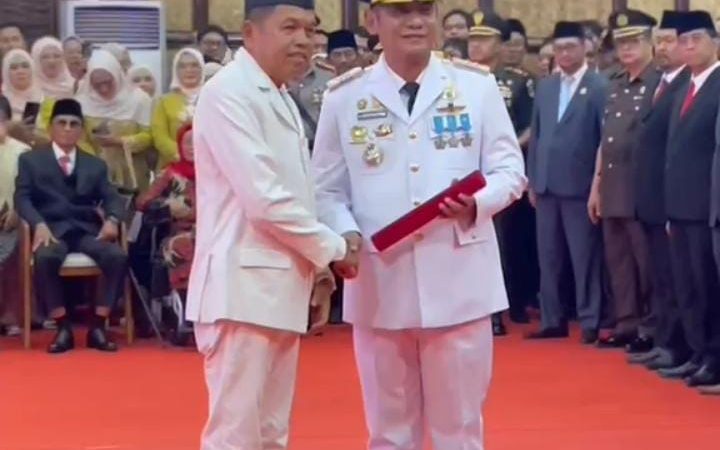Gubernur Jawa Barat Lantik dr. Asep Surya Atmaja Sebagai Bupati Bekasi