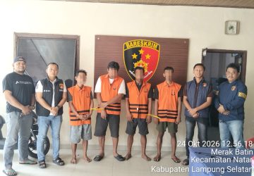 Bikin Geger! Jebol Tembok Gudang Pakai Mobil Pikap, 4 Pria di Natar Ditangkap, 21 Ban Disita! ‎
