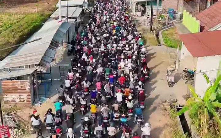 Jalan Paduraksa-Lobongkok Pemalang: Padat Aktivitas Karyawan PT Longwell Picu Kemacetan