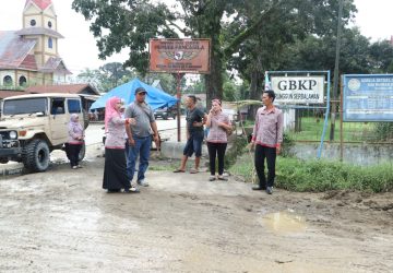 Camat Dolok Batu Nanggar Tinjau Pembangunan Parit Pasangan di Kelurahan Serbelawan