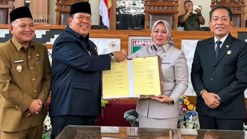 Wabup Azwar Hadi Hadiri Paripurna Penetapan APBD Lampung Timur Tahun 2027