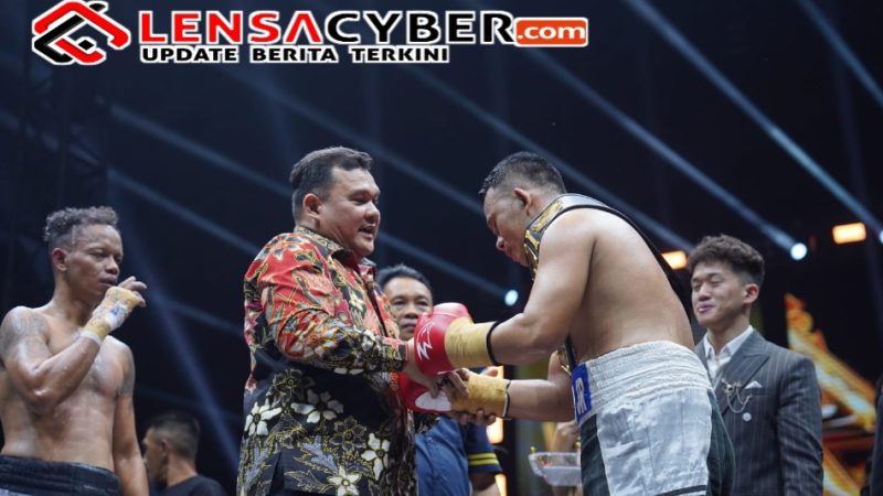 Kapolda Kalbar Serahkan Sabuk Emas dan Saksikan Kemenangan Daud Yordan di Kejuaraan Tinju Internasional ABF 2026