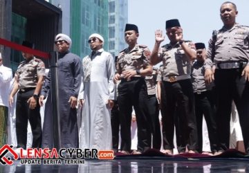 Berharap Bencana Karhutla lekas Berlalu puluhuan Personil Polres Pasuruan Bersama ribuan Santri PP. dalwa mencoba Mengetuk pintu Langit