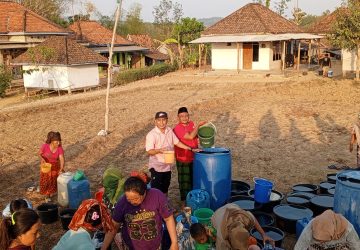 Miris! Warga Lar Lar Sampang Kesulitan Air Bersih, Bantuan Tangki Madas Sedarah Disambut Haru dan Bahagia
